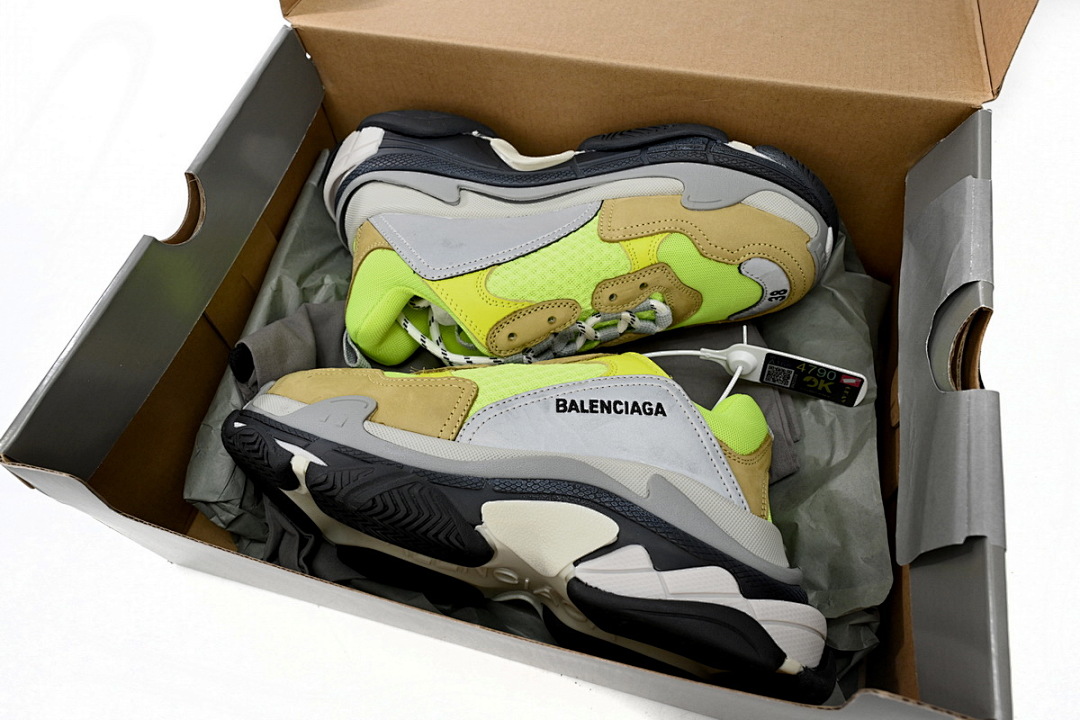 Balenciaga Triple Fluorescent Yellow W0903 1801 