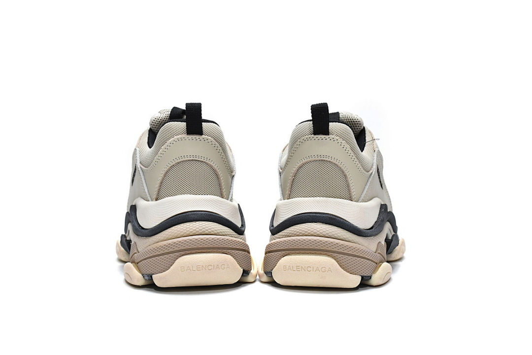 Balenciaga Triple S, couleur vanille, référence W09O6 9787 