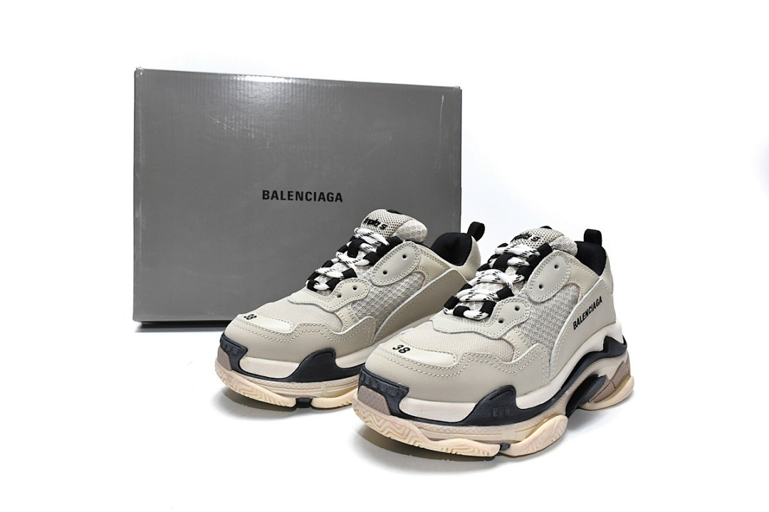 Balenciaga Triple S, couleur vanille, référence W09O6 9787 