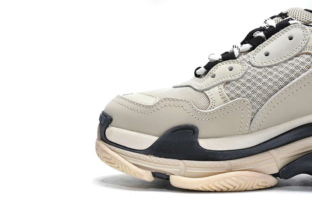 Balenciaga Triple S, couleur vanille, référence W09O6 9787 