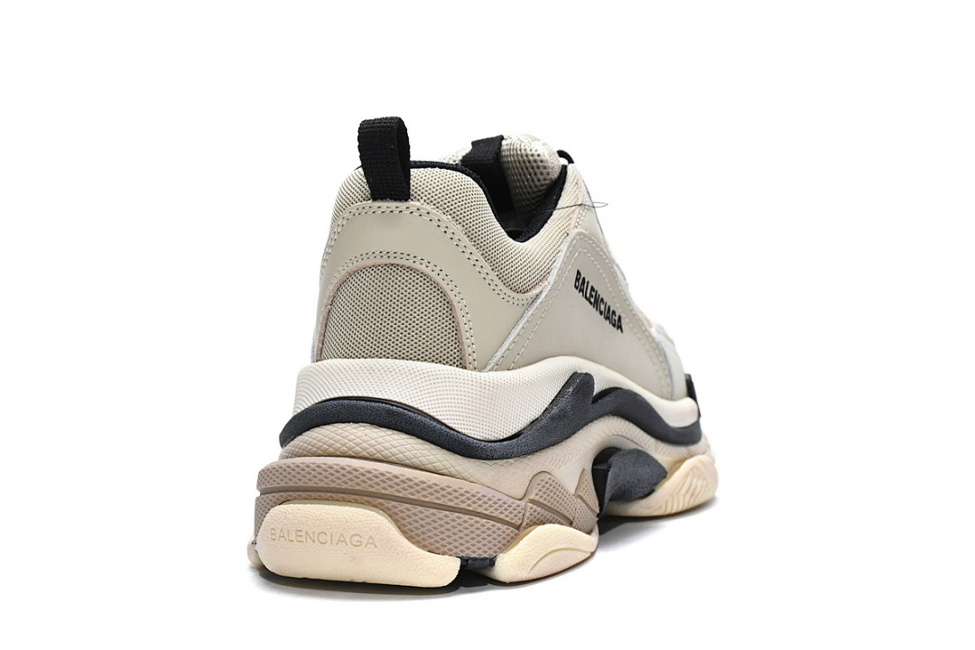 Balenciaga Triple S, couleur vanille, référence W09O6 9787 
