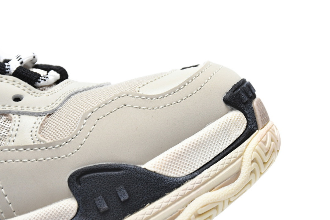 Balenciaga Triple S, couleur vanille, référence W09O6 9787 