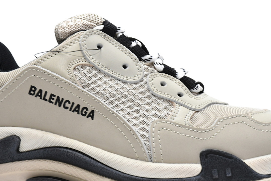 Balenciaga Triple S, couleur vanille, référence W09O6 9787 