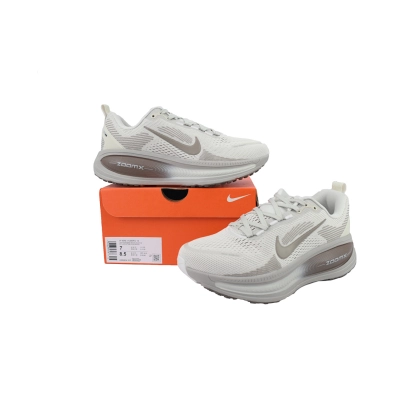 HM6804-003 NIKE Vomero 18 Brown 02