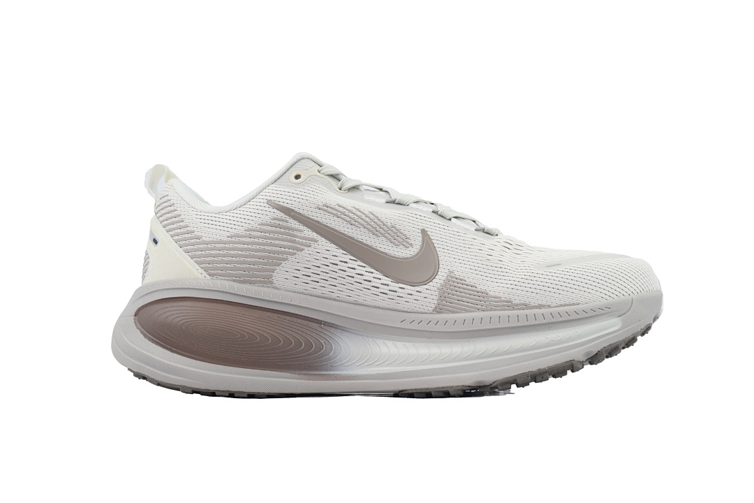 HM6804-003 NIKE Vomero 18 Marrom