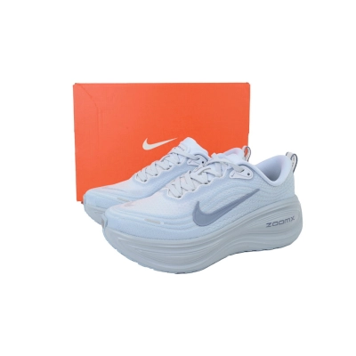 HV8150-004 Nike Vomero Plus 02