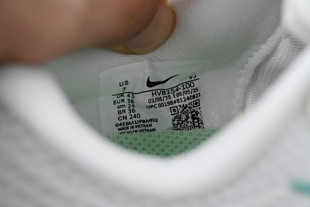 HV8154-100 Nike Wmns Vomero Plus