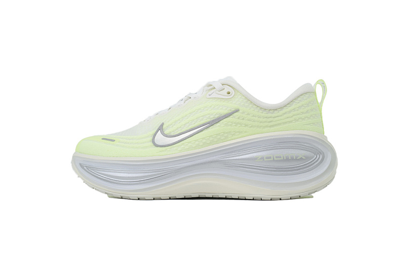 HV8154-103 Nike Wmns Vomero Plus