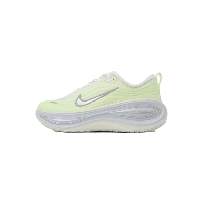 HV8154-103 Nike Wmns Vomero Plus 01