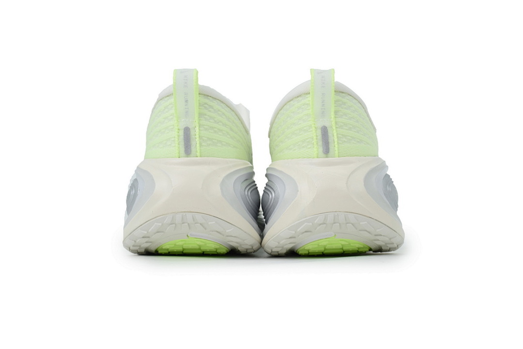 HV8154-103 Nike Wmns Vomero Plus