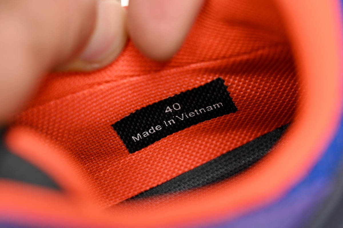 I209A 4MDD090 M2671 Moncler Trailgrip Fluorescent Black Black Purple