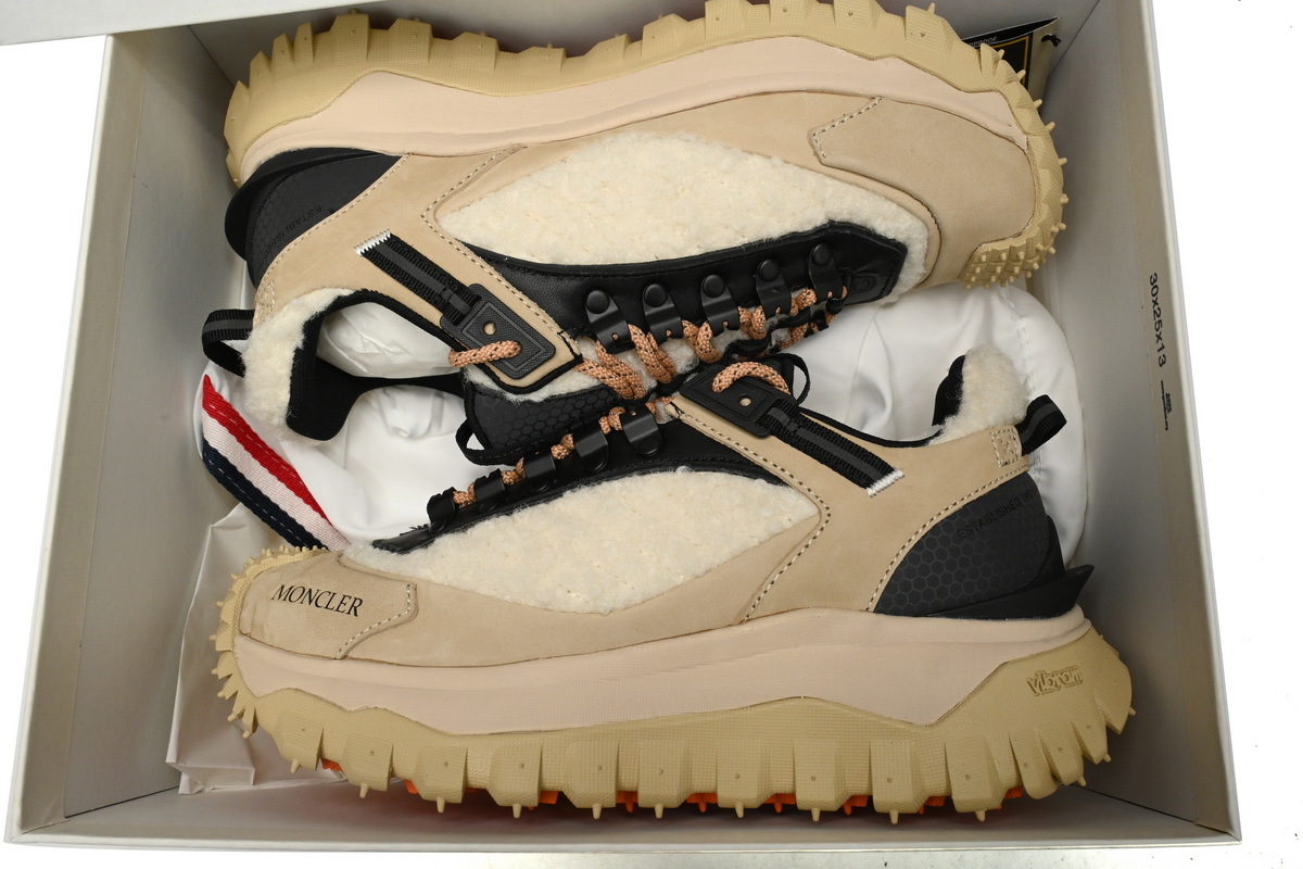 I209B 4M00170 M3312 Moncler Trailgrip Fluorescent Black Velvet Khaki