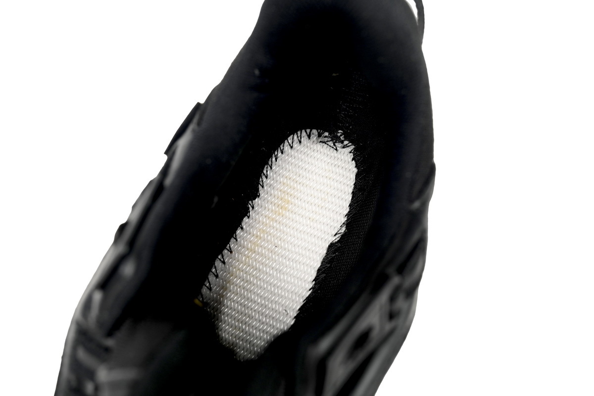 I209B 4M00230 M2058 Moncler Trailgrip Leather Black And White