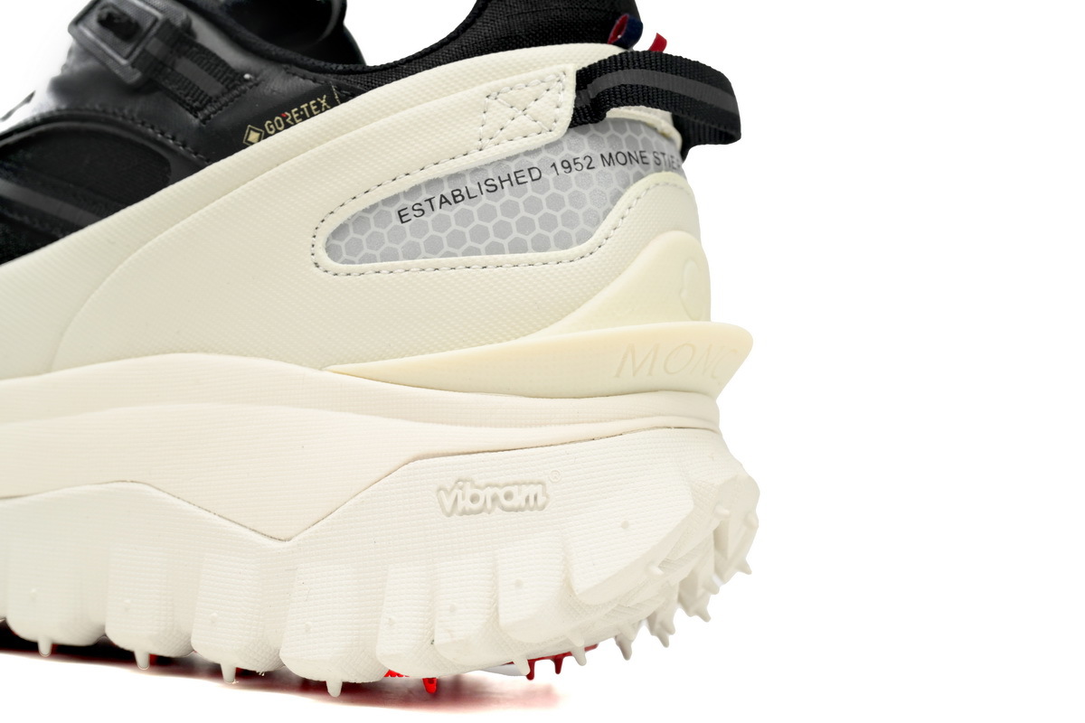I209B 4M00230 M2058 Moncler Trailgrip Leather Black And White