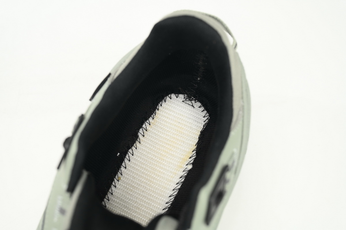 I209B 4M00230 M2962 Moncler Trailgrip Fluorescent Black Black Ash