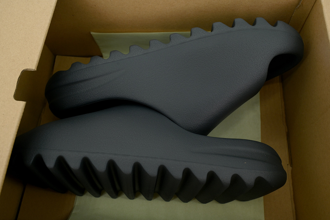 ID4132 adidas Yeezy Cool Grey