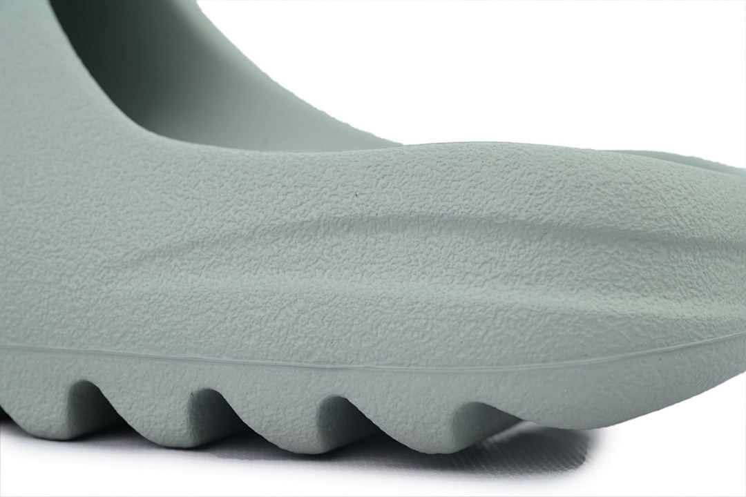 ID5480 adidas Yeezy Iight Grayish Green