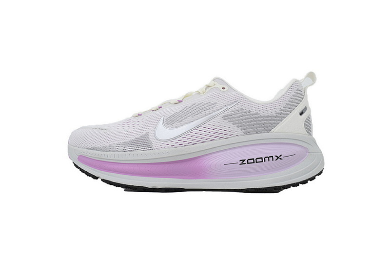 IM2503-133 Nike Wmns Vomero 18