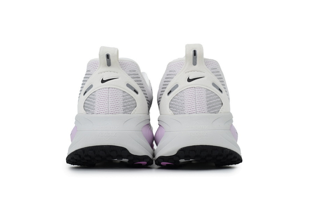 IM2503-133 Nike Wmns Vomero 18
