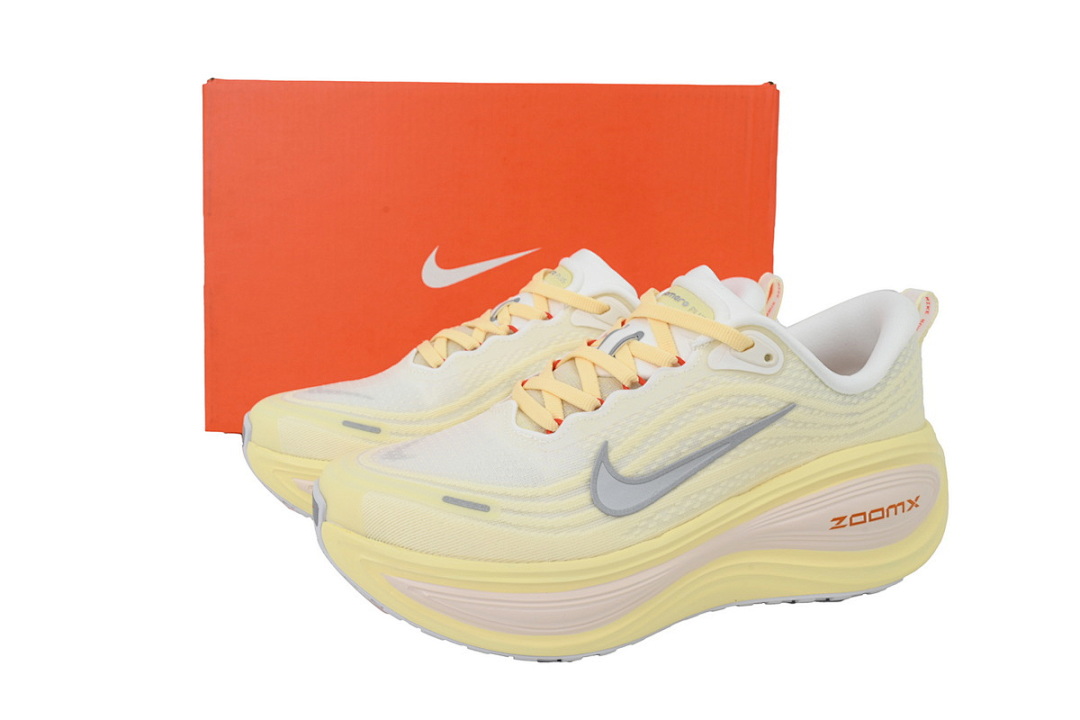 IM5020-100 Nike Wmns Vomero Yellow