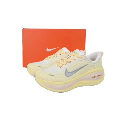 IM5020-100 Nike Wmns Vomero Yellow 02
