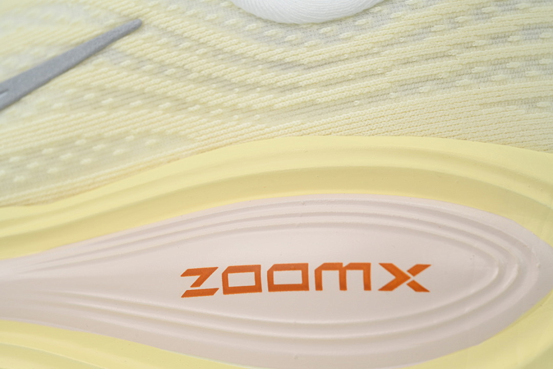 IM5020-100 Nike Wmns Vomero Yellow