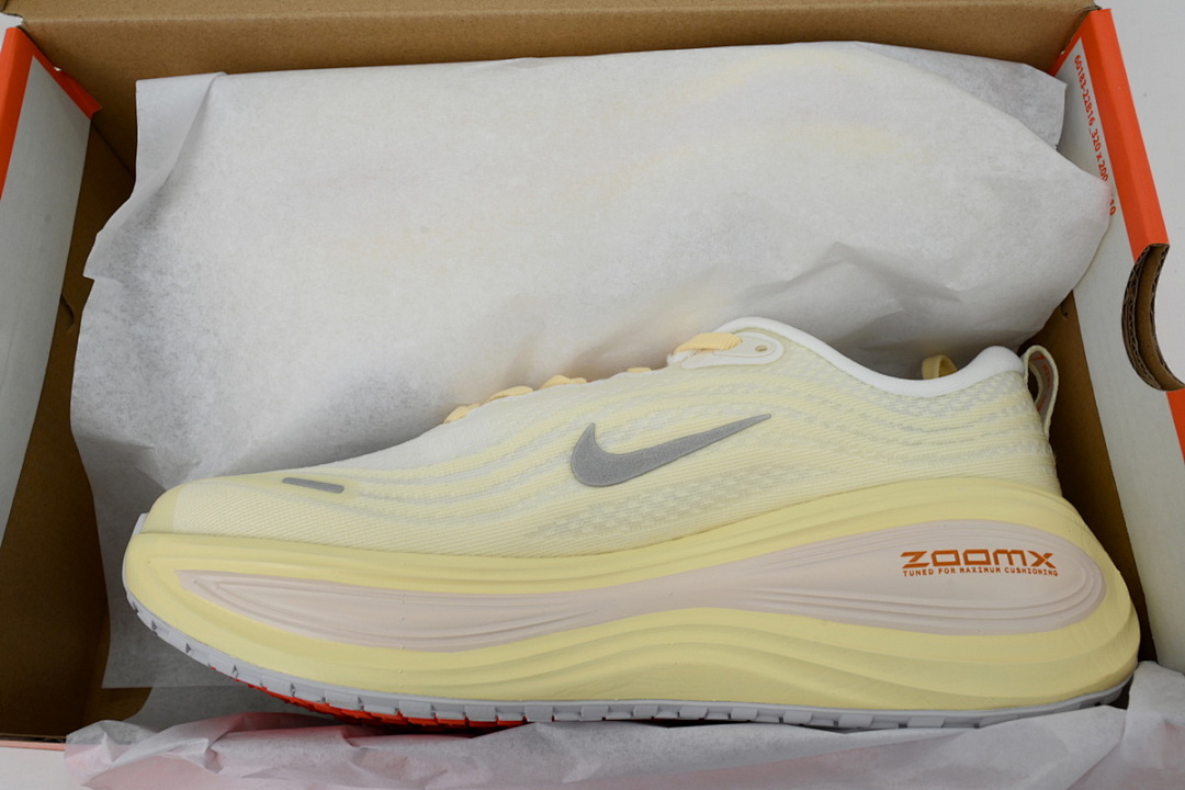 IM5020-100 Nike Wmns Vomero Yellow