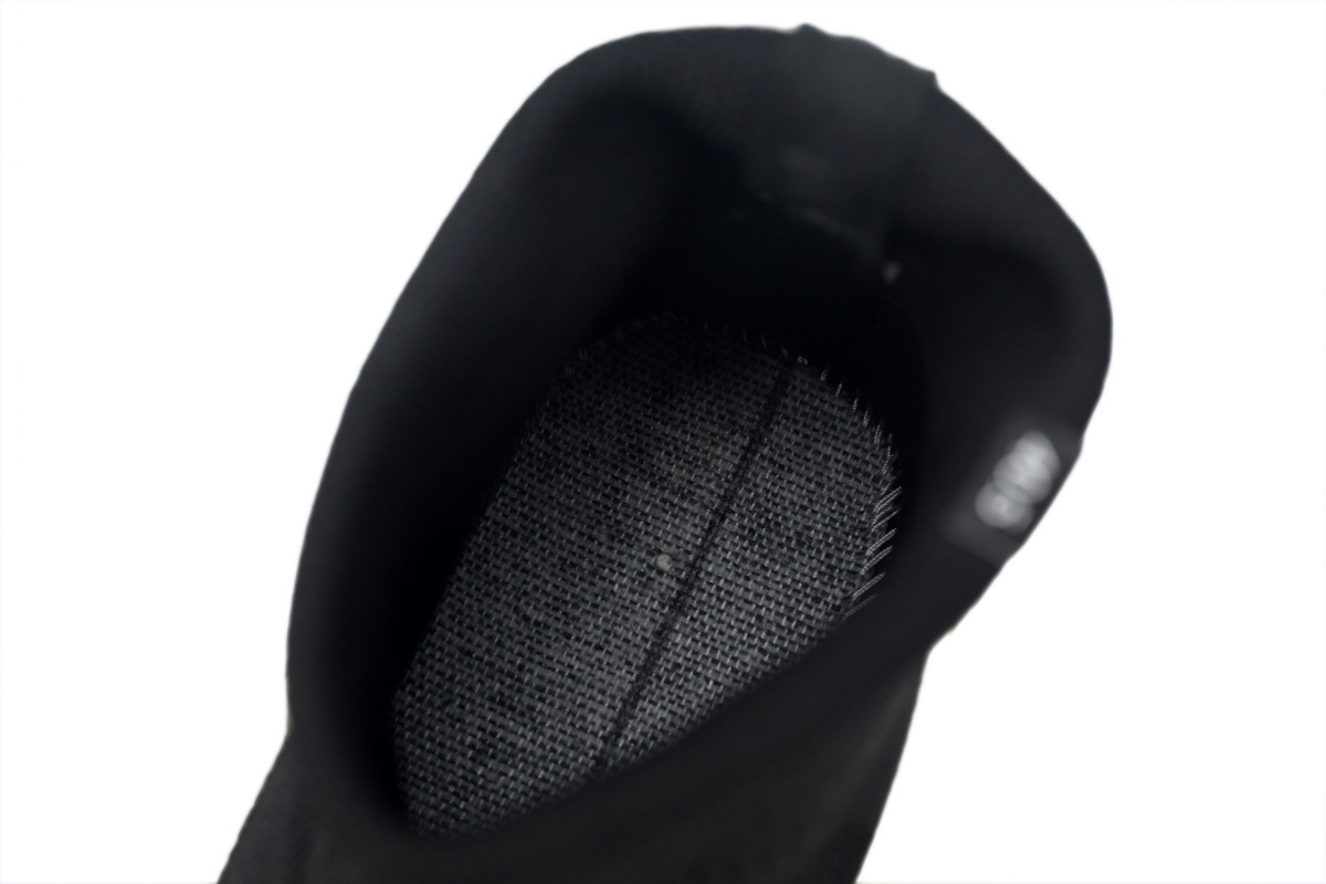 J109A4M 00040 M3809 Moncler Trailgrip Leather Black And White