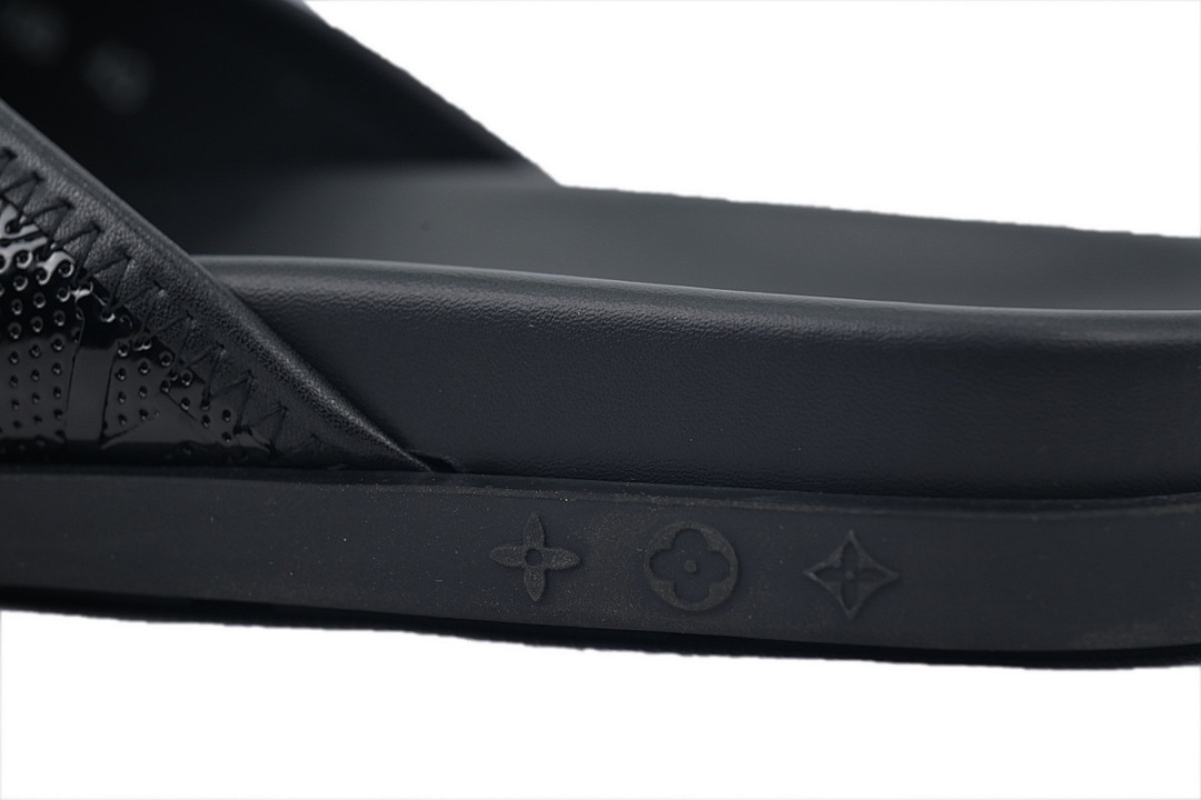 LOUIS VUITTON Black Skin