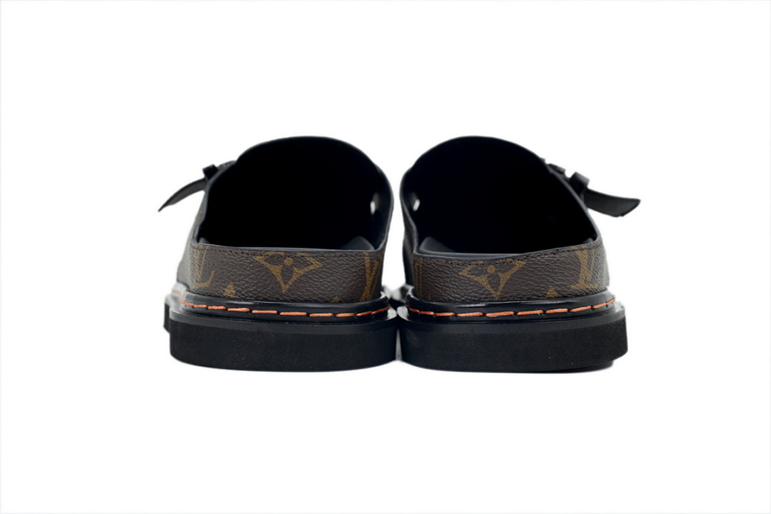 LOUIS VUITTON Easy Brown