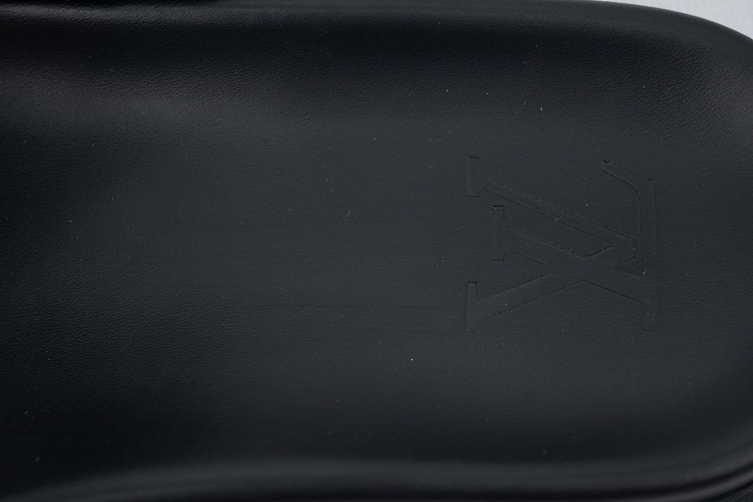 LOUIS VUITTON Net Black