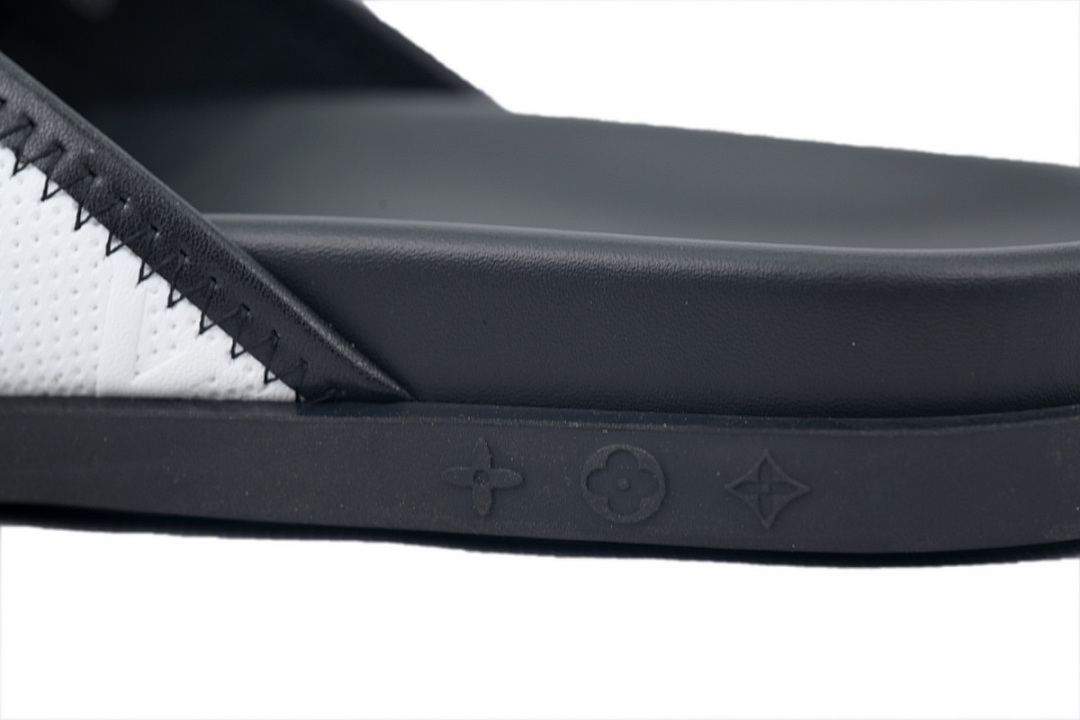 LOUIS VUITTON Net Black And White