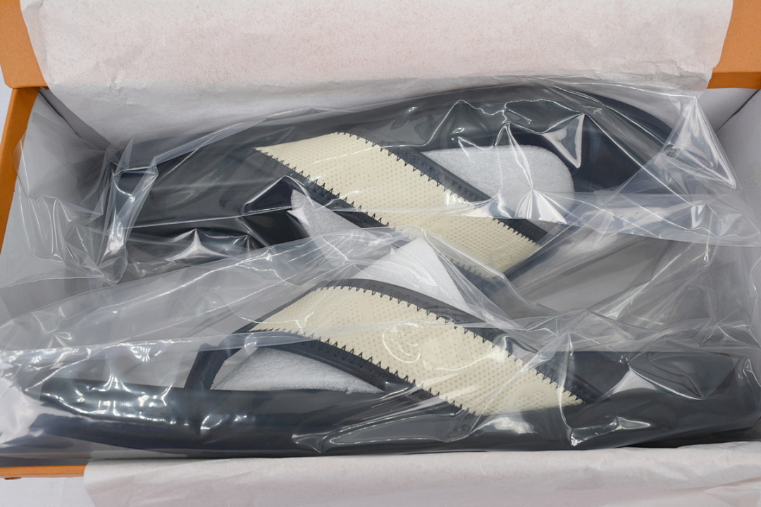 LOUIS VUITTON Net Surface Beige