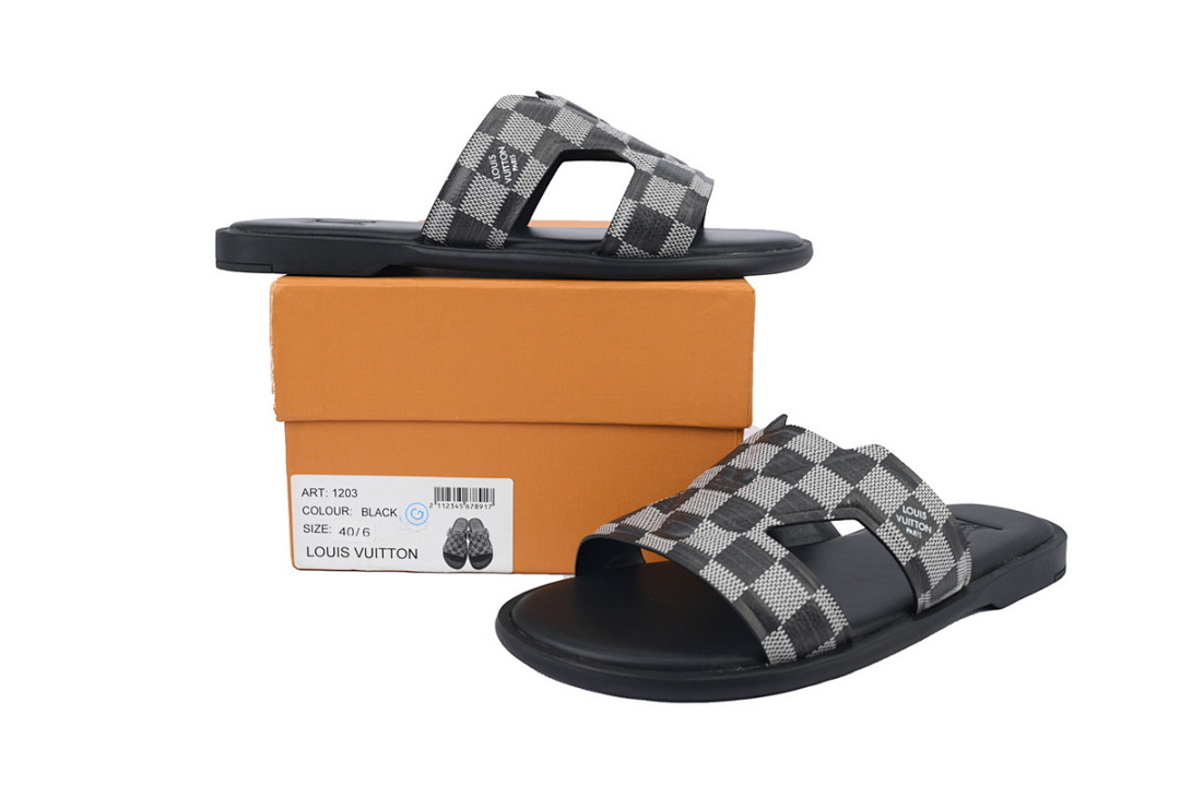 LOUIS VUITTON Oasis Black And White Check