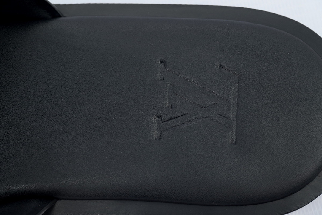 LOUIS VUITTON Oasis Black Cloth