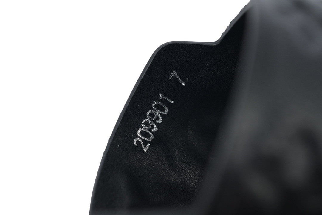 LOUIS VUITTON Oasis Black Embossing