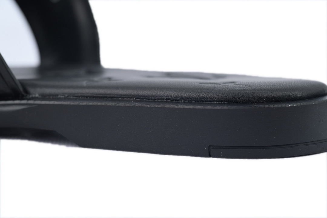 LOUIS VUITTON Oasis Black Leather Surface
