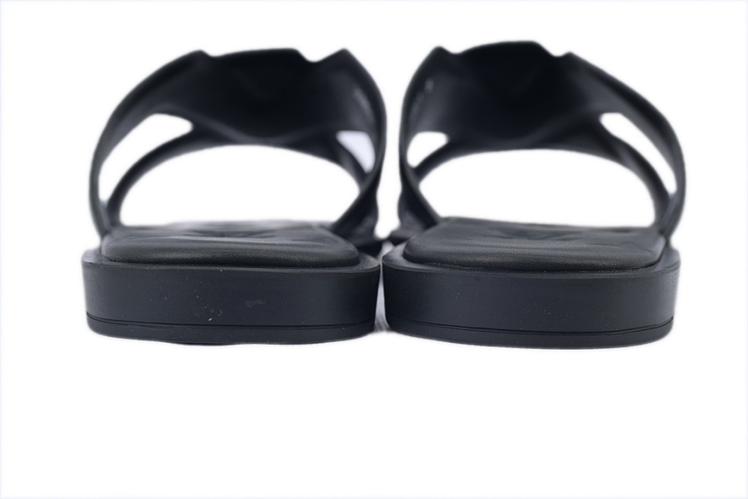 LOUIS VUITTON Oasis Black Leather Surface