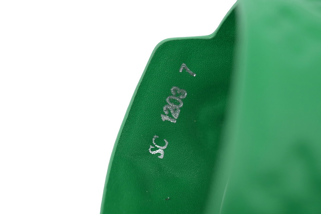 LOUIS VUITTON Oasis Green Embossing