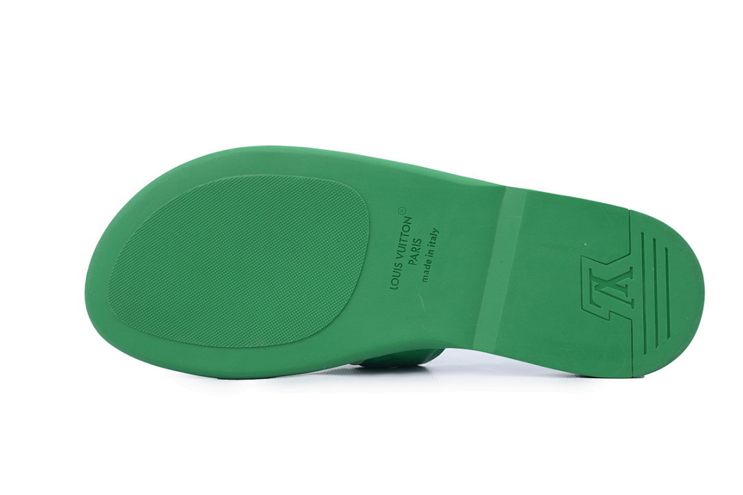 LOUIS VUITTON Oasis Green Embossing