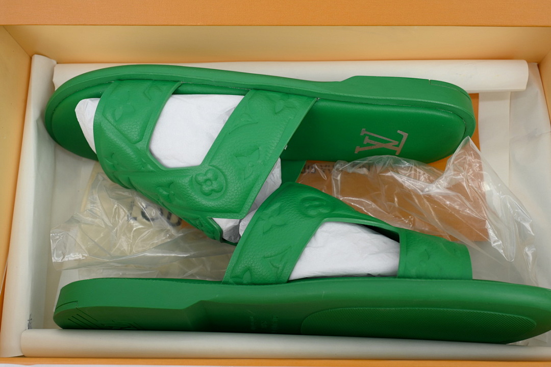 LOUIS VUITTON Oasis Green Embossing