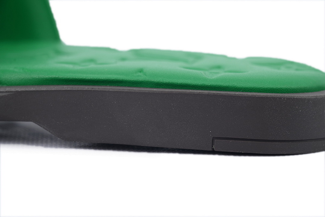 LOUIS VUITTON Oasis Green Glossy Surface