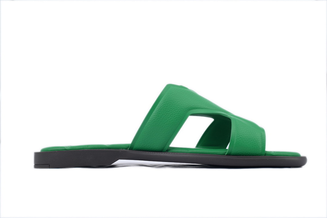 LOUIS VUITTON Oasis Green Glossy Surface