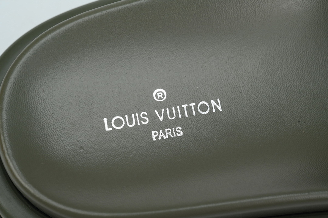 LOUIS VUITTON Pool Pillow Comfort