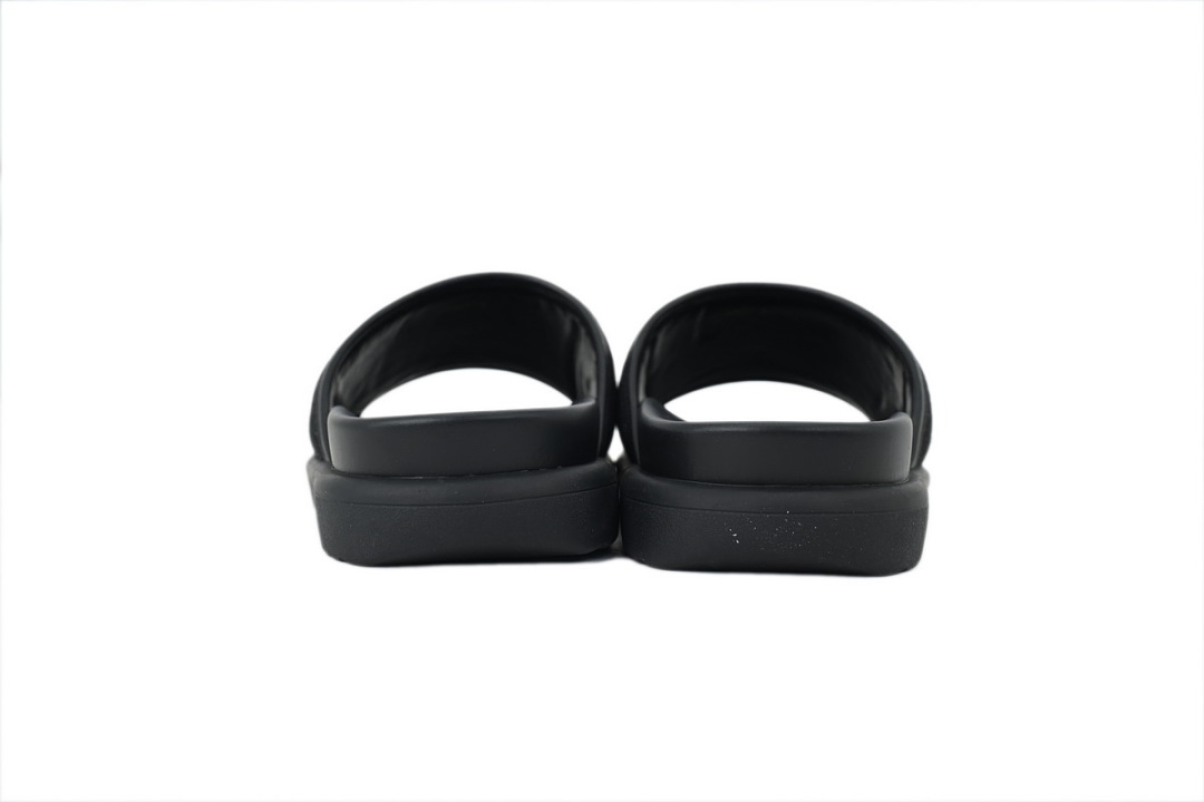 Chinelos LOUIS VUITTON em tecido jeans preto