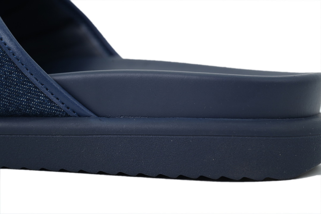 Chinelos LOUIS VUITTON em tecido jeans azul