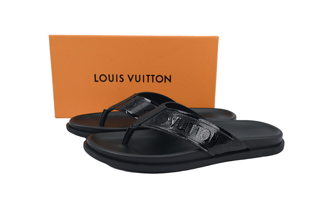 LOUIS VUITTON The Leather Surface Is Completely Black