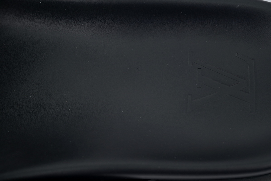 LOUIS VUITTON The Network Is Completely Black