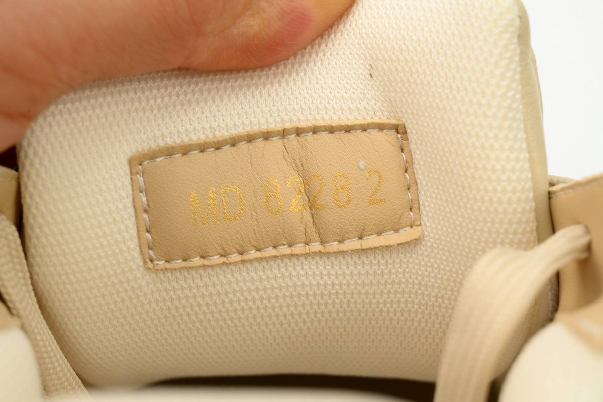 Baskets Louis Vuitton beiges