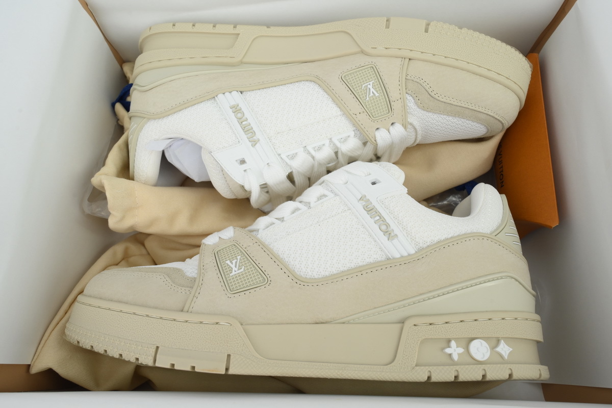 Zapatillas Louis Vuitton, color beige y blanco